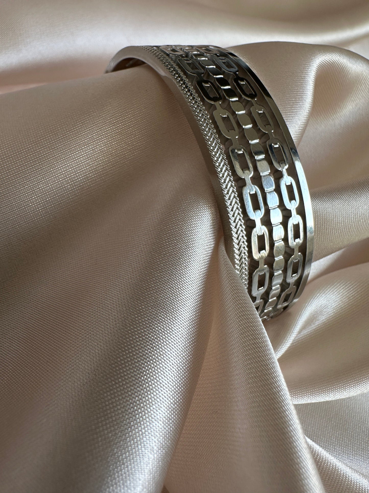 Stainless Steel Silver Bangle: Tarnishproof Chain Bracelet