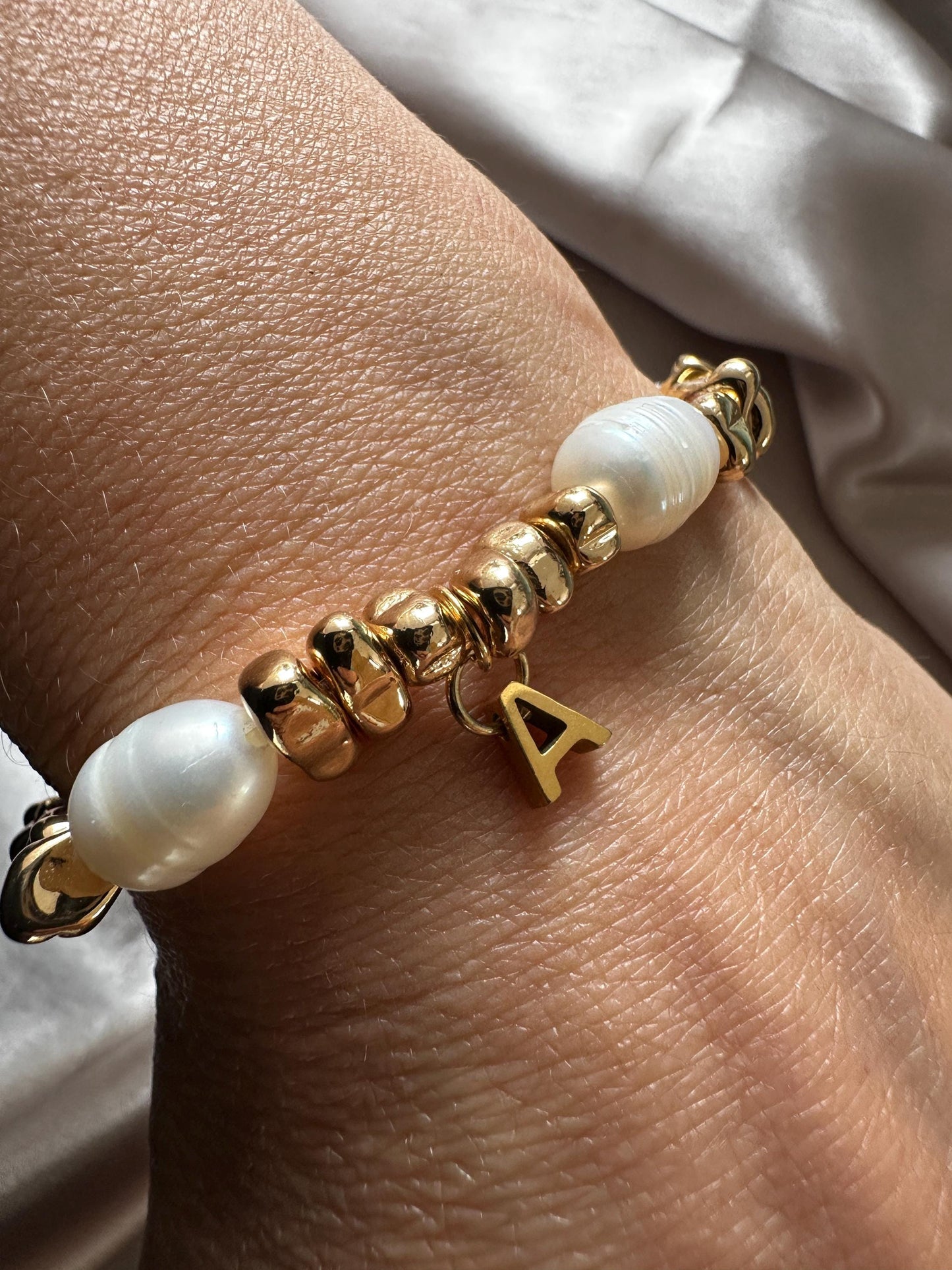 Natural Pearl and Free Form Hematite Bracelet– Delicate Handmade Jewelry for Women