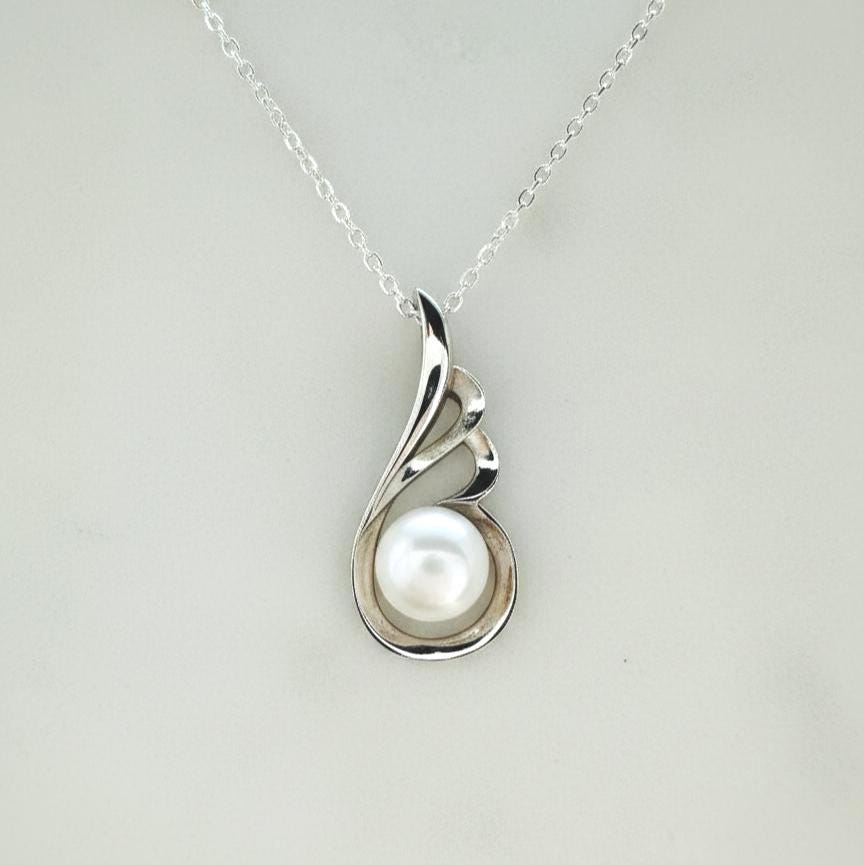 Silver Pearl Necklace featuring Delicate Angel Wings Design