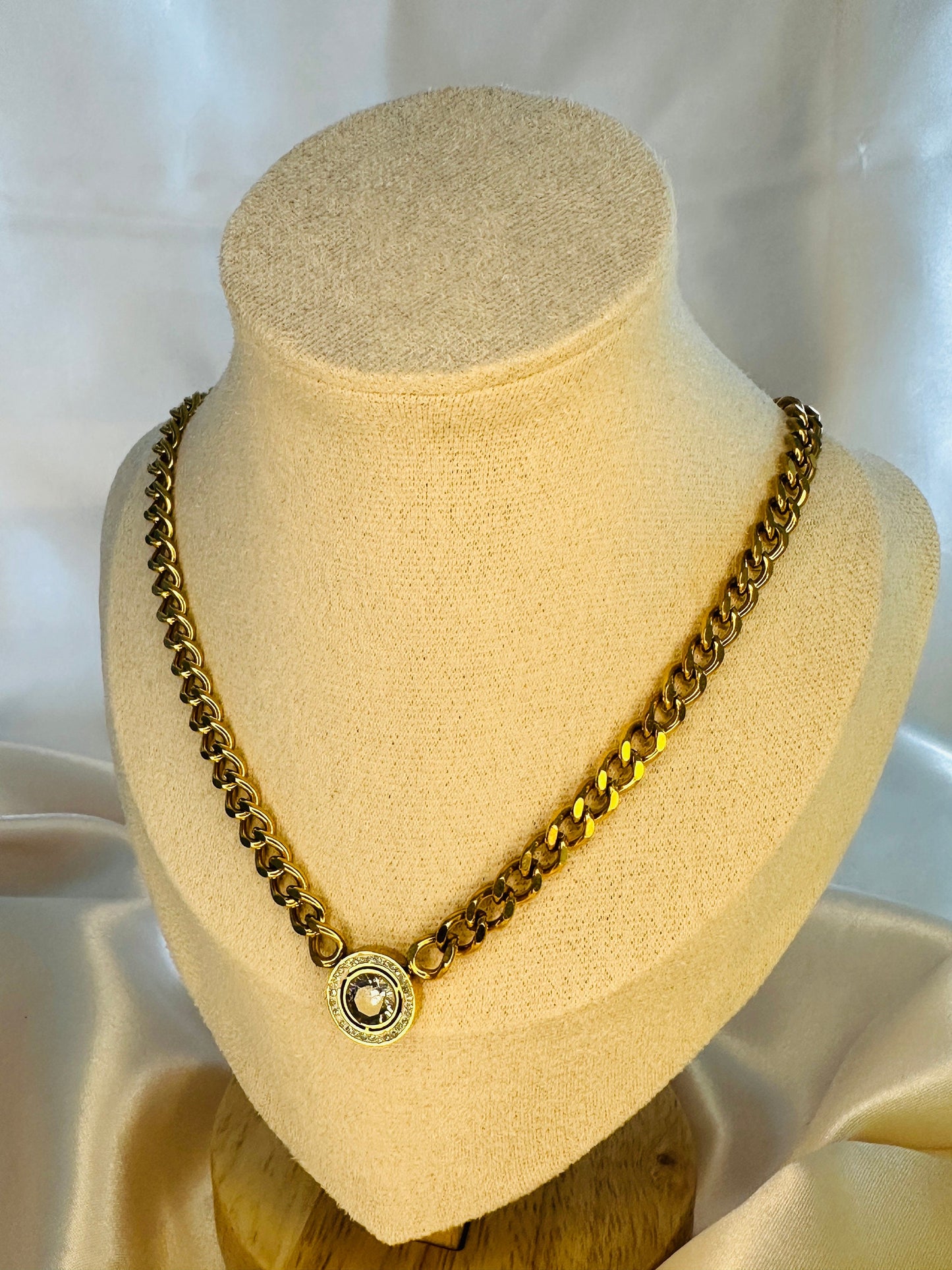 Gold Solitaire Necklace: Hypoallergenic Steel Chain