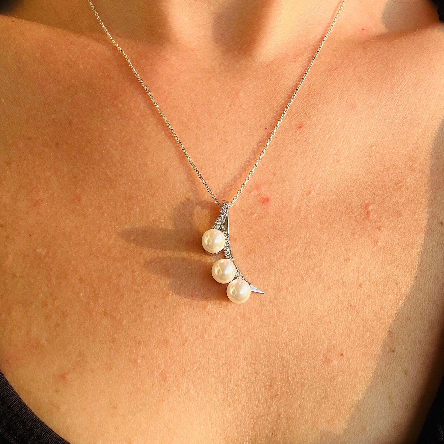 Sterling Silver Pearl Pendant Necklace - Elegant 3-Pearl Design