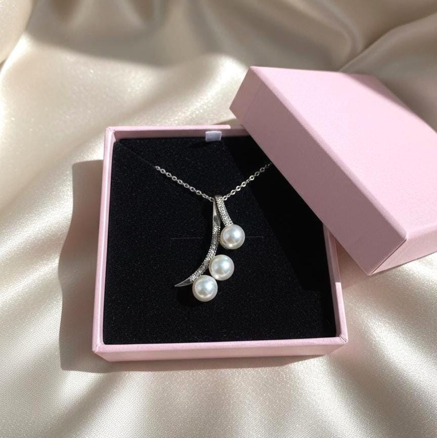 Sterling Silver Pearl Pendant Necklace - Elegant 3-Pearl Design