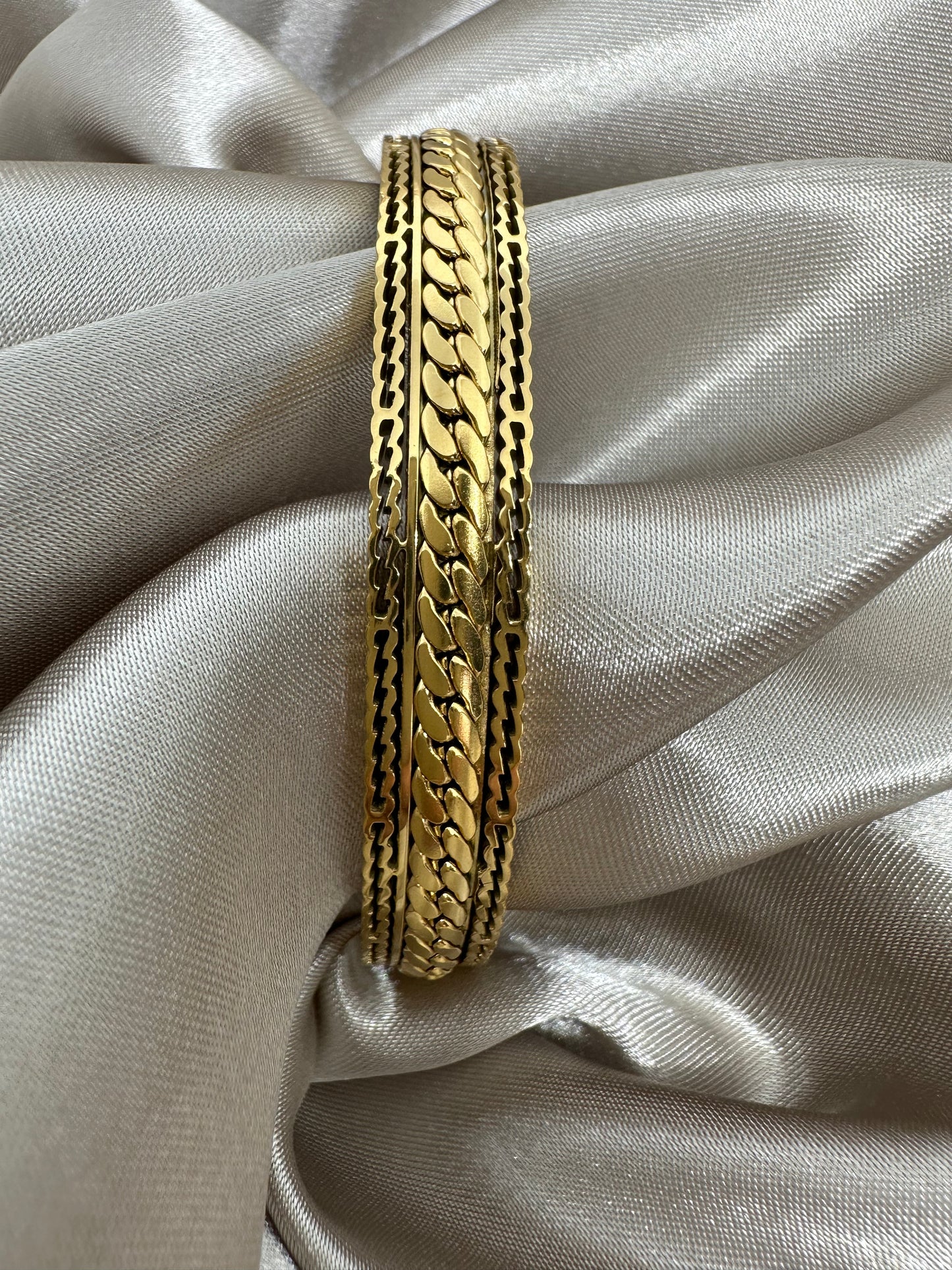 Joan 18K Gold Bangle