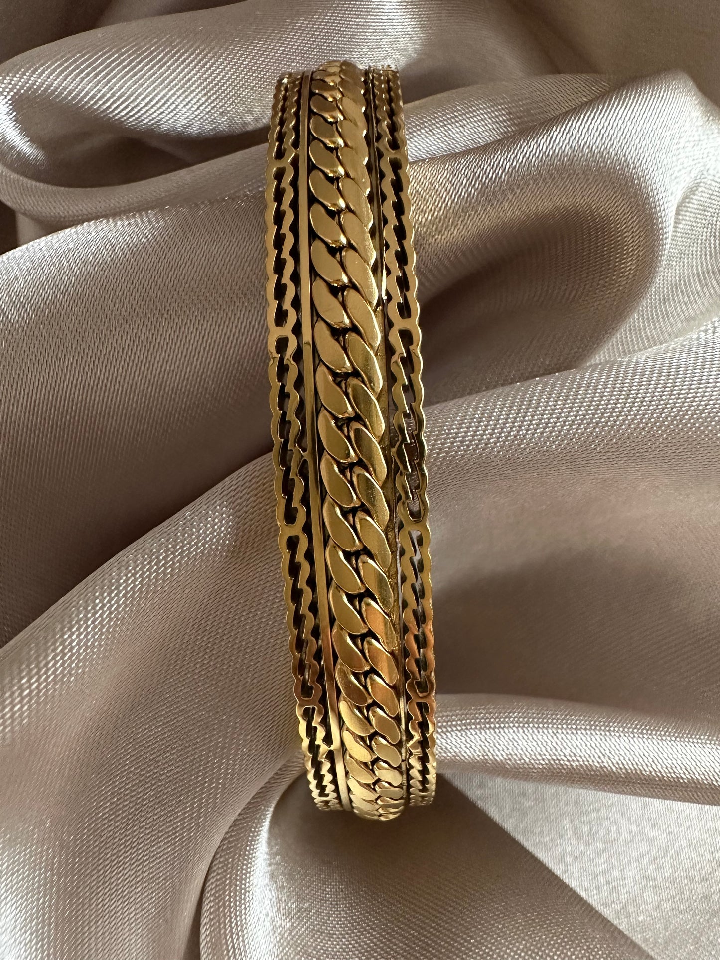 Joan 18K Gold Bangle