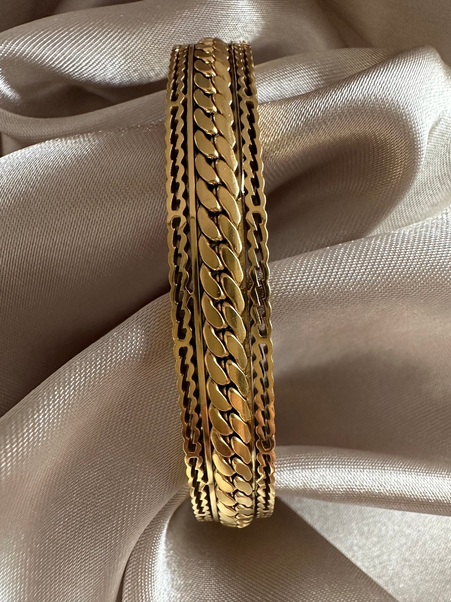 Joan 18K Gold Bangle