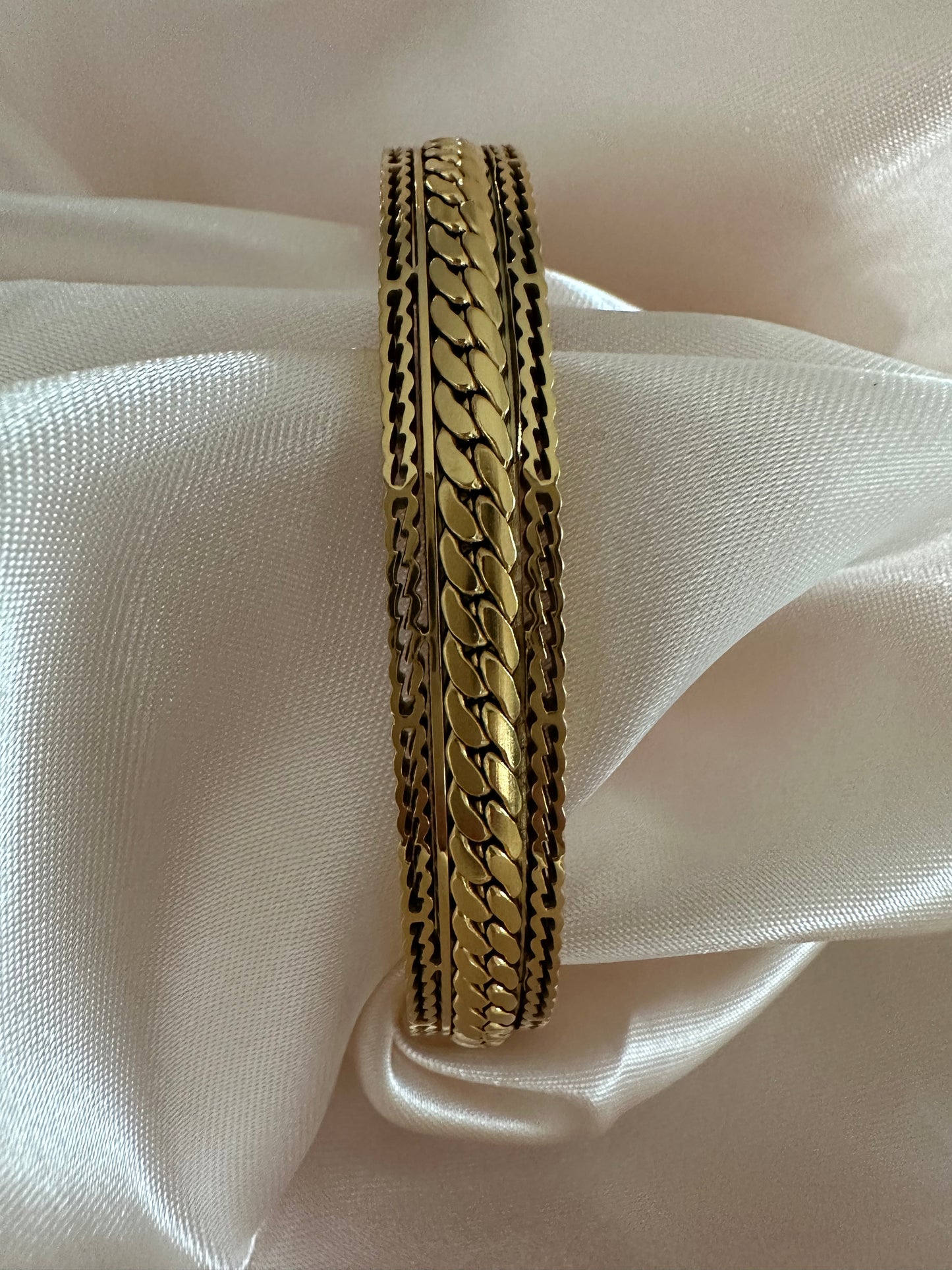 Joan 18K Gold Bangle