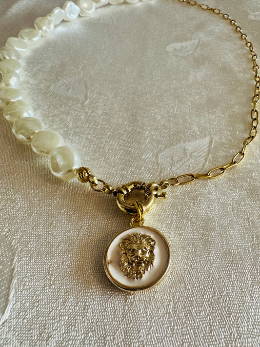 White&Gold Lion Pearl Necklace