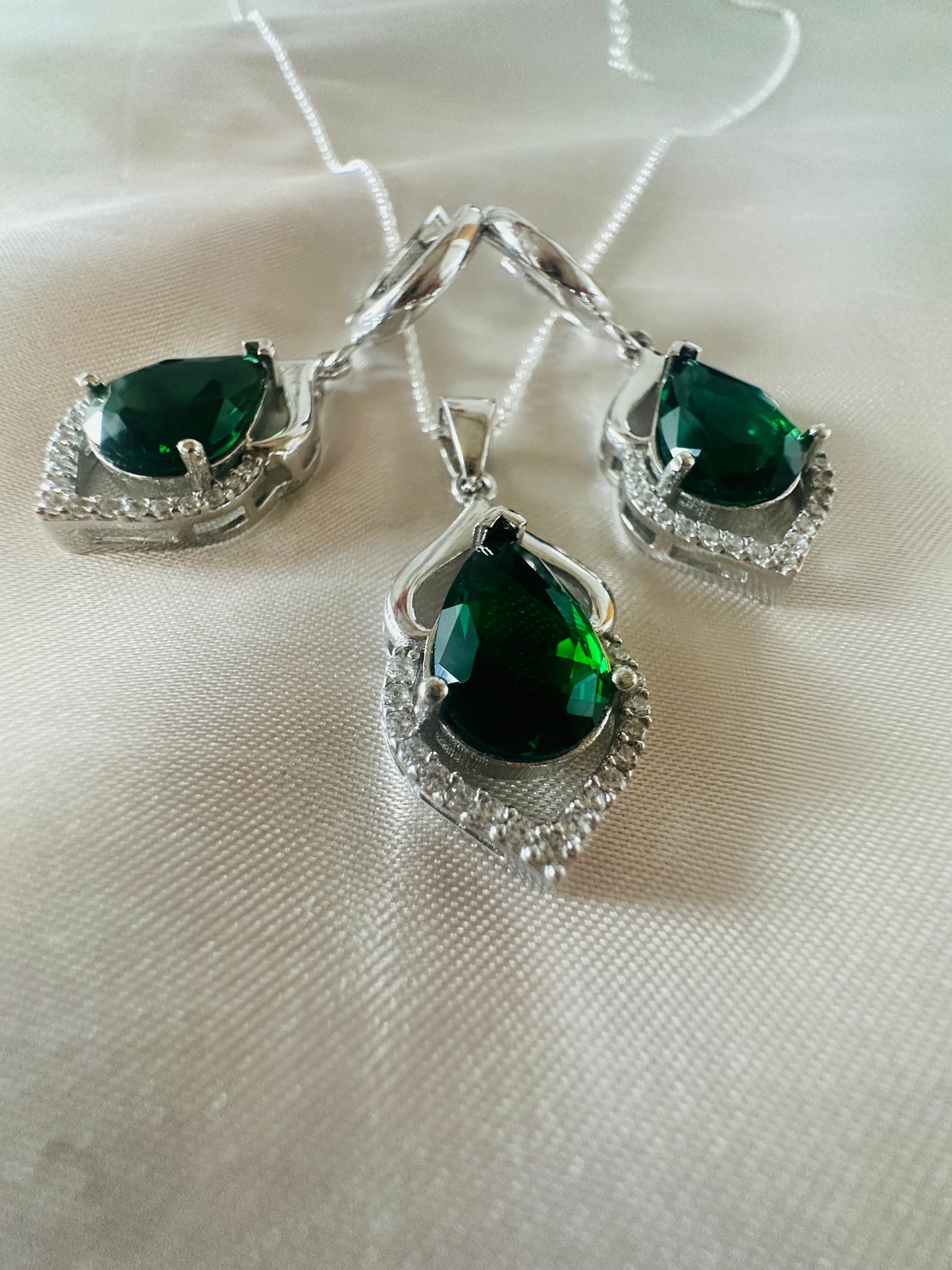 Levina Emerald Teardrop Necklace