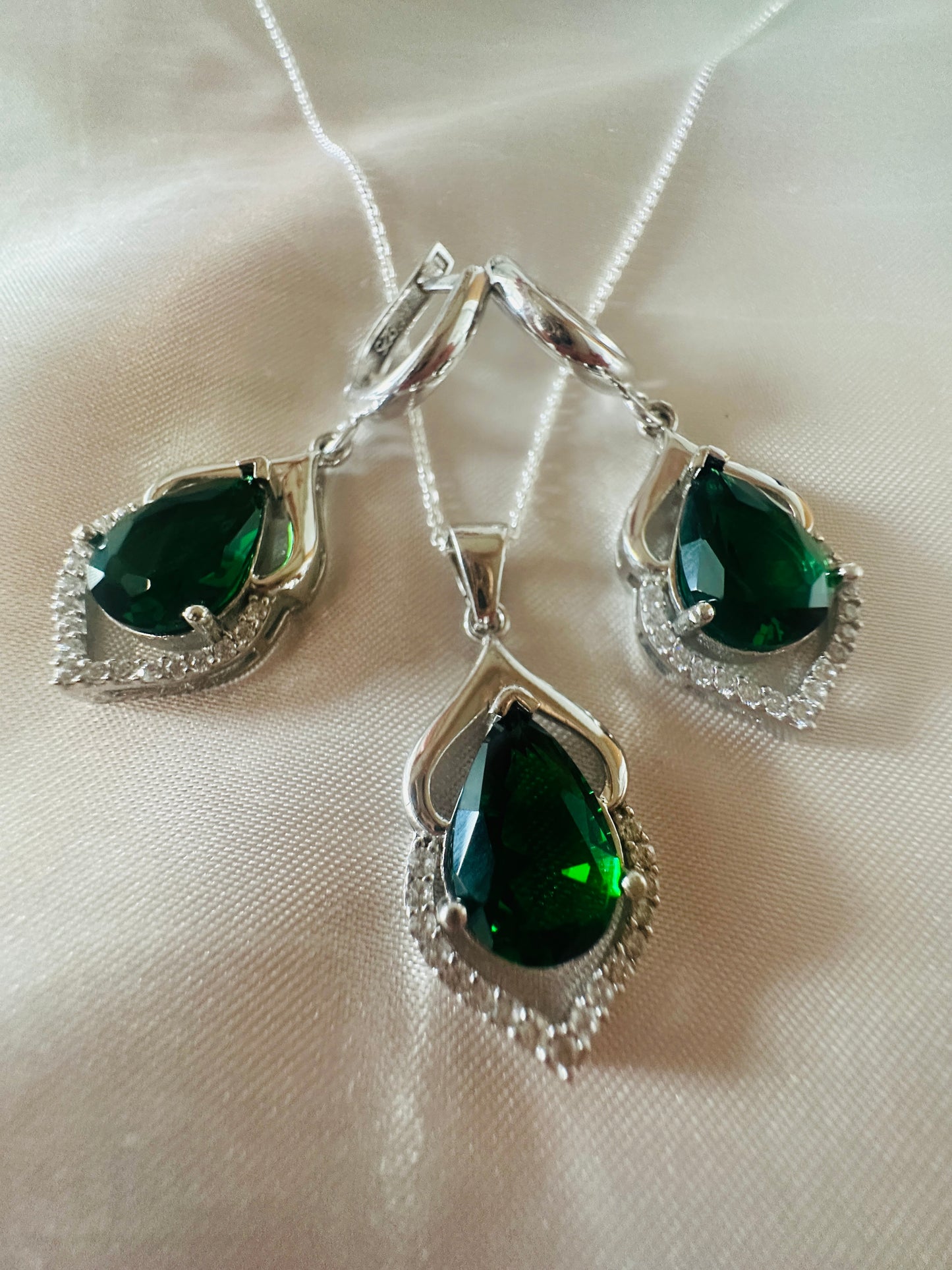 Levina Emerald Teardrop Necklace