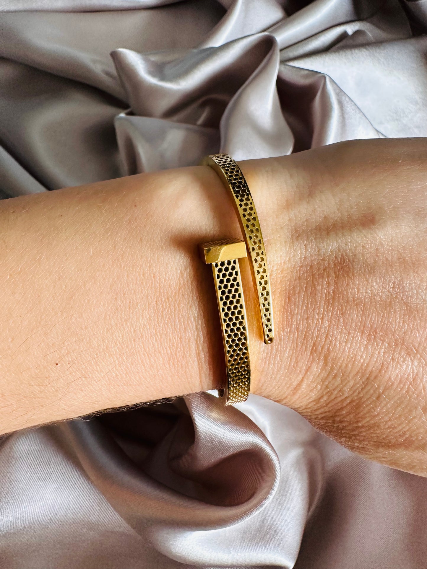 Madeleine 18K Gold Bangle