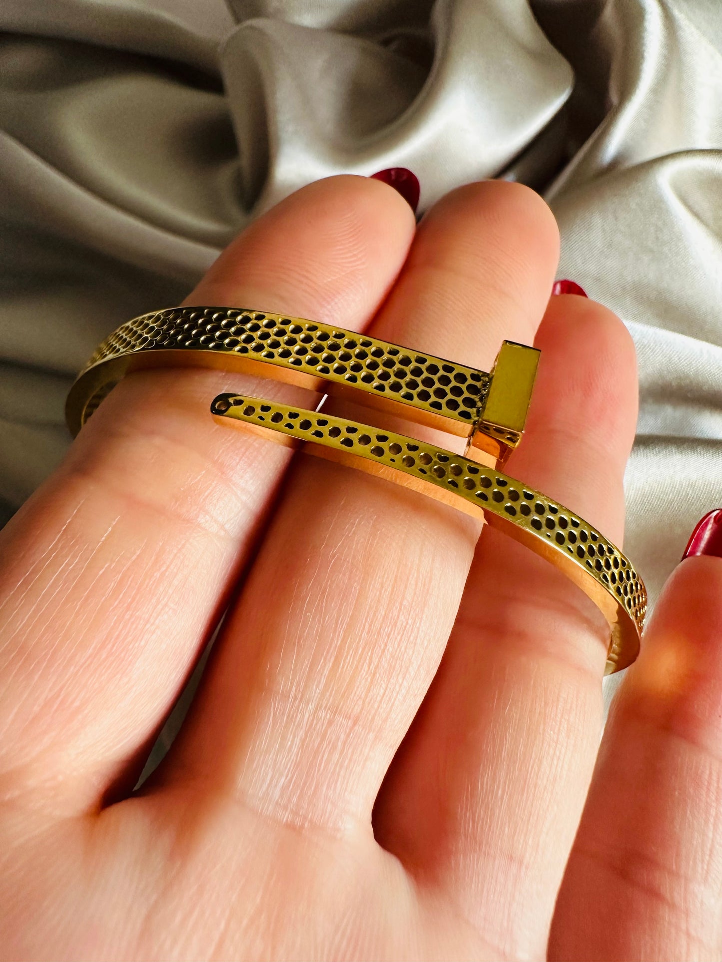 Madeleine 18K Gold Bangle