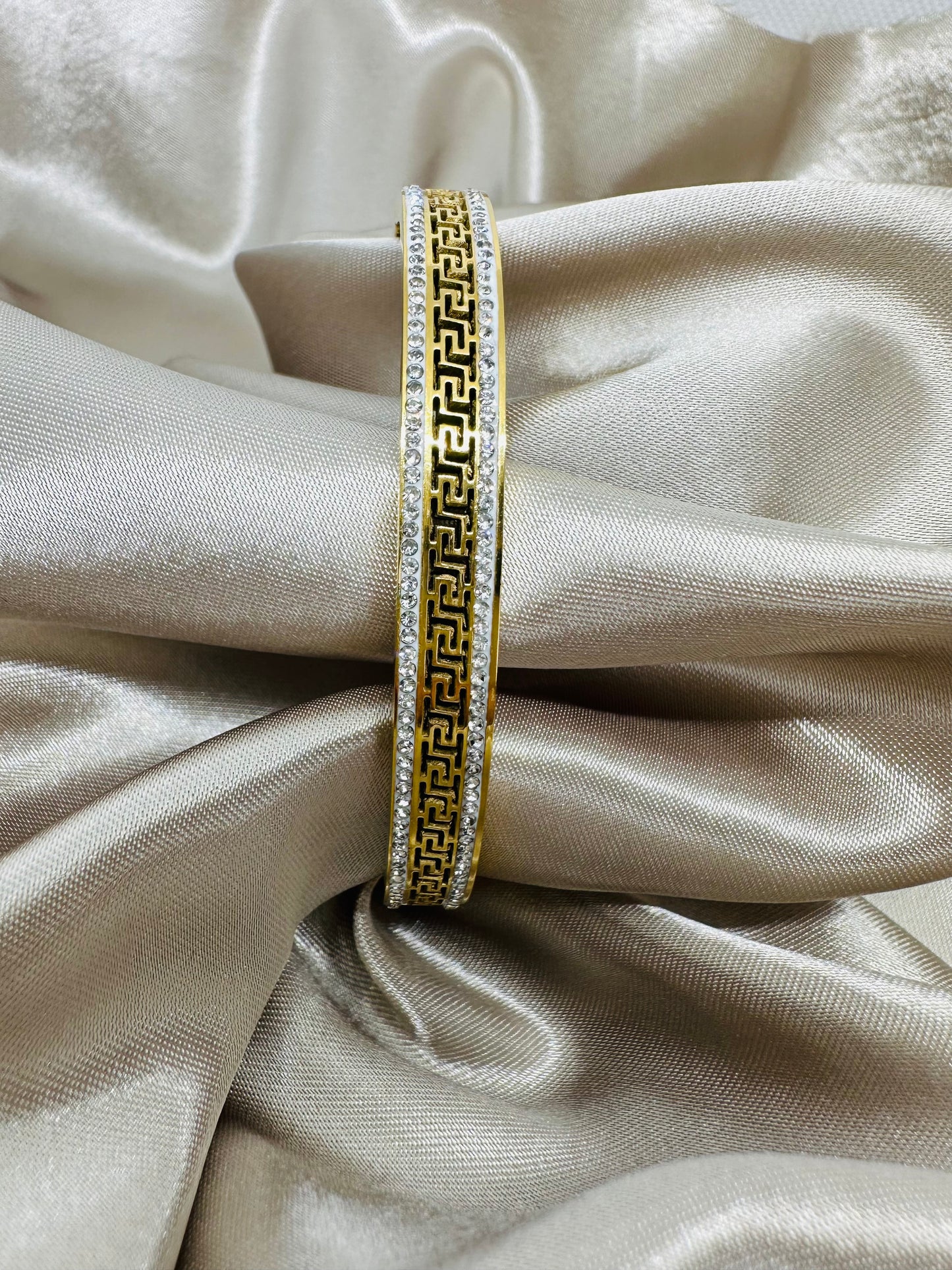 Jaqueline 18K Gold Bangle