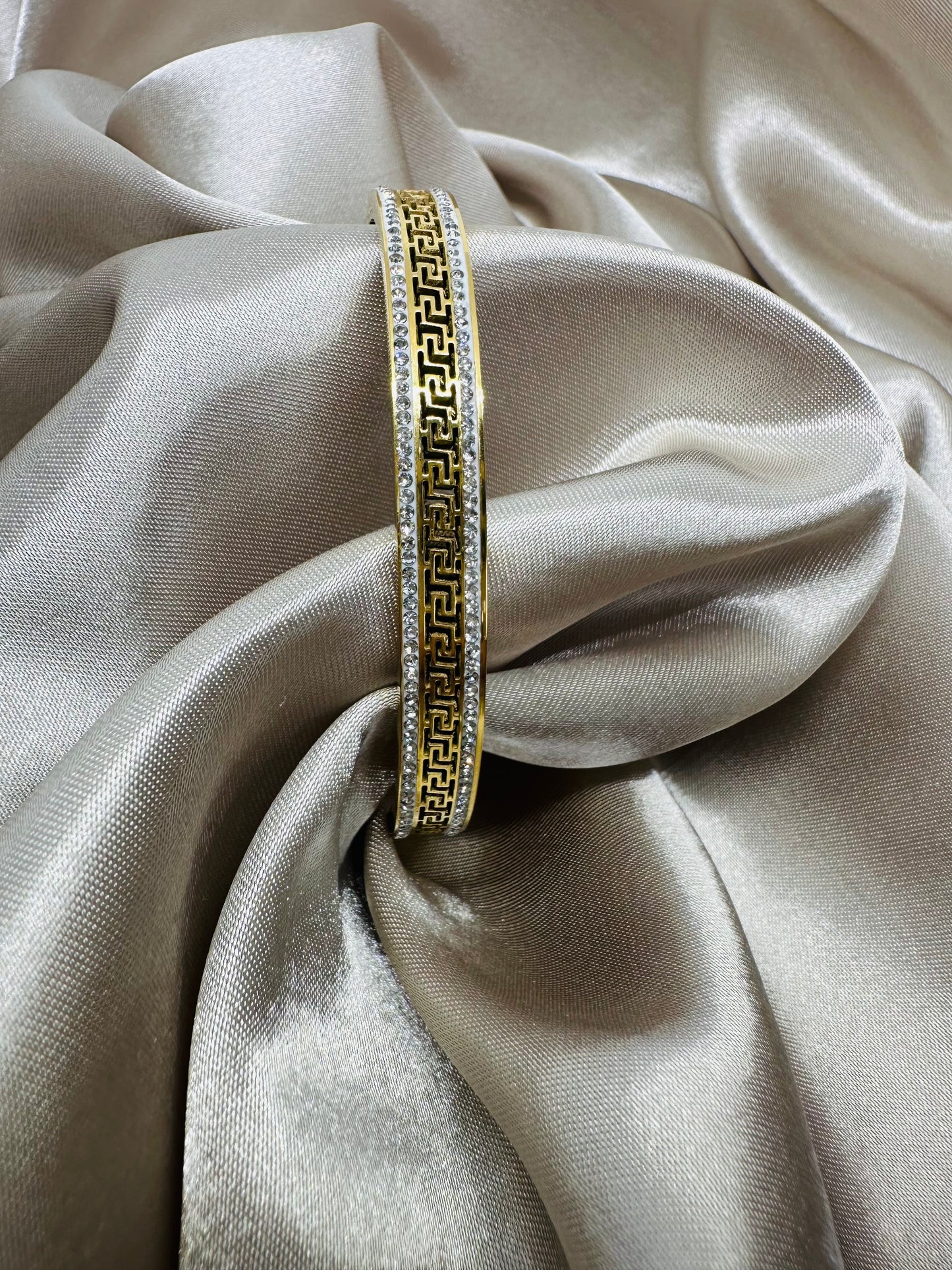 Jaqueline 18K Gold Bangle