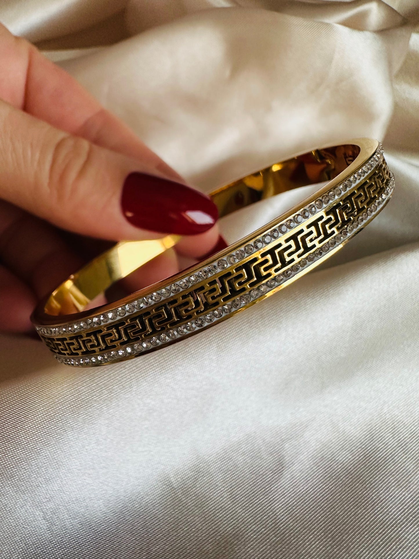 Jaqueline 18K Gold Bangle