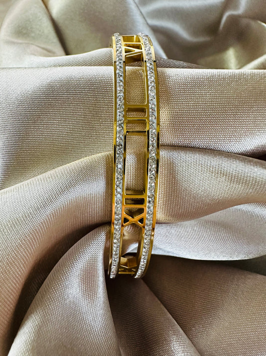 Betty 18K Gold Bangle