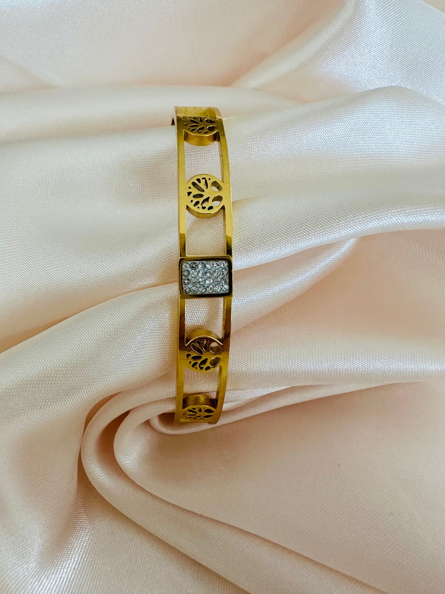 Aeliana 18K Gold Bangle