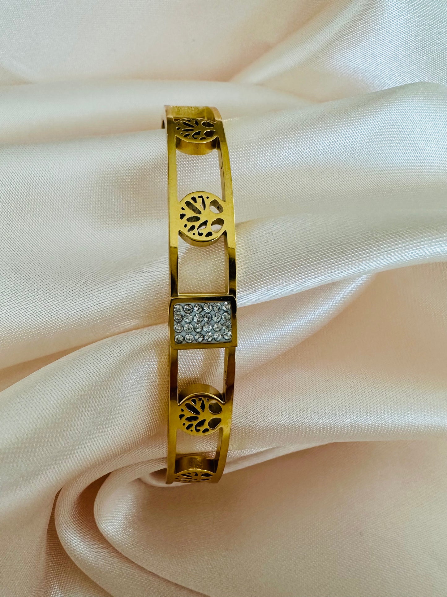 Aeliana 18K Gold Bangle