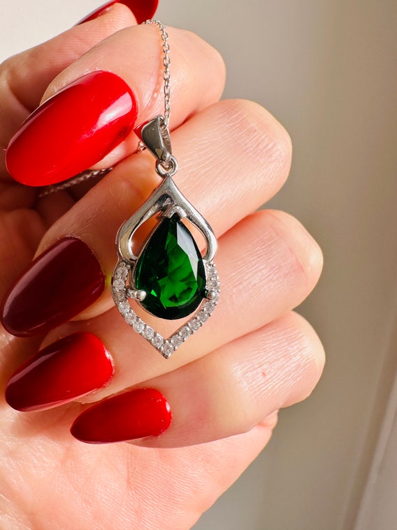 Levina Emerald Teardrop Necklace