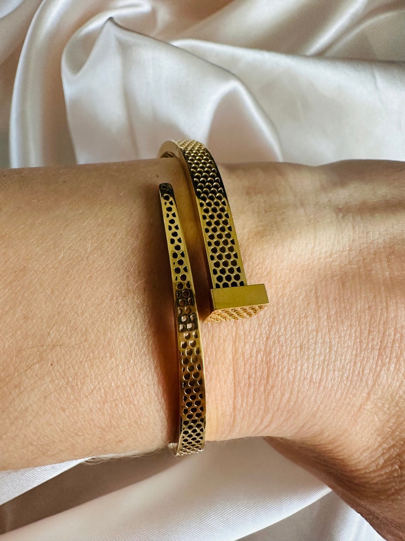 Madeleine 18K Gold Bangle