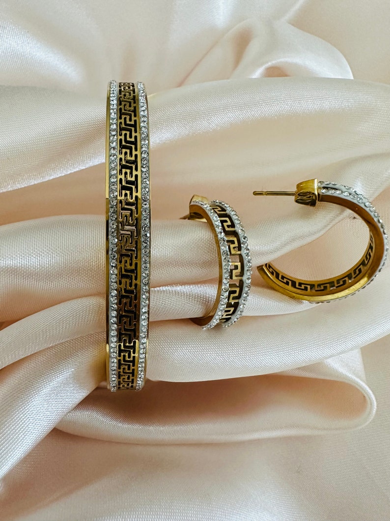 Jaqueline 18K Gold Bangle